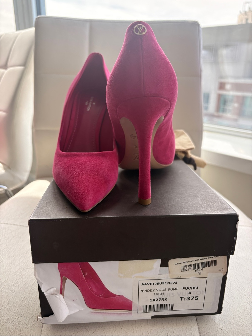 Louis Vuitton Fuchsia Suede Rendez-Vous Pump - 37.5. New with box and bags